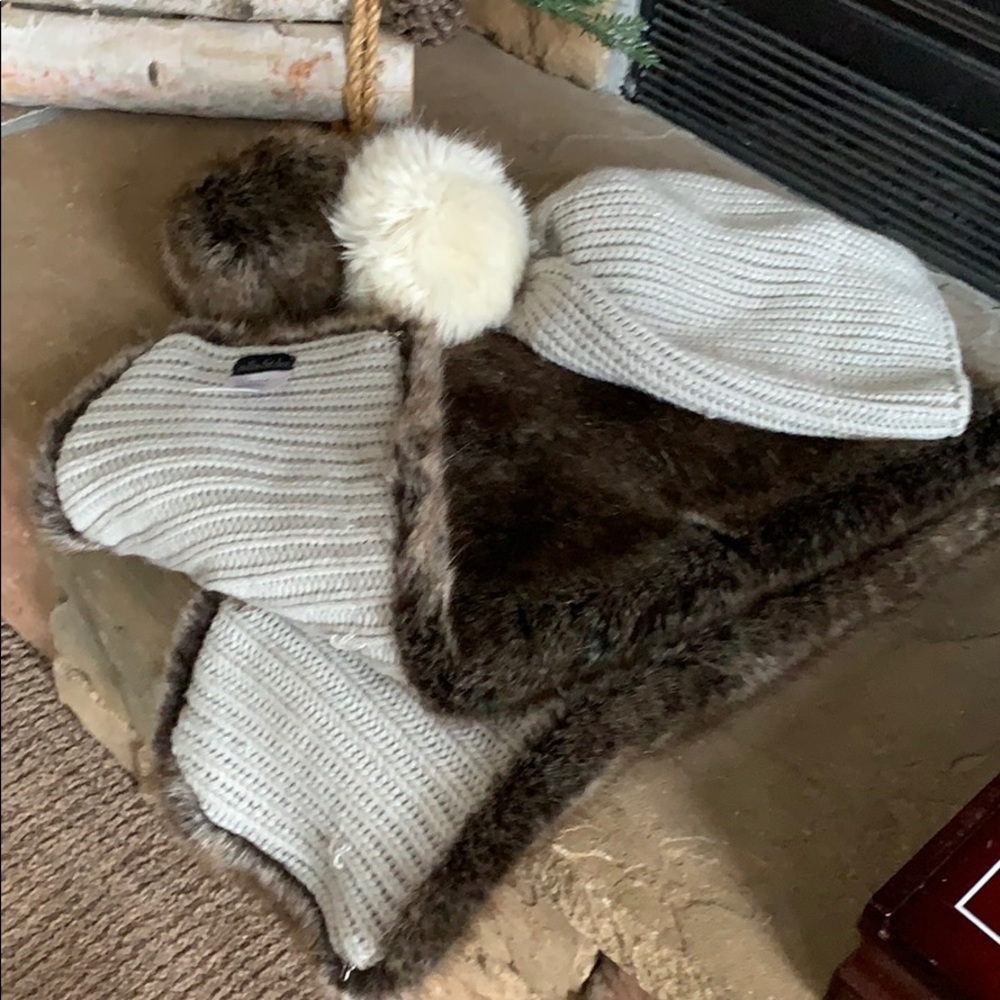 Stella & Dot PomPom winter hat and faux fur scarf